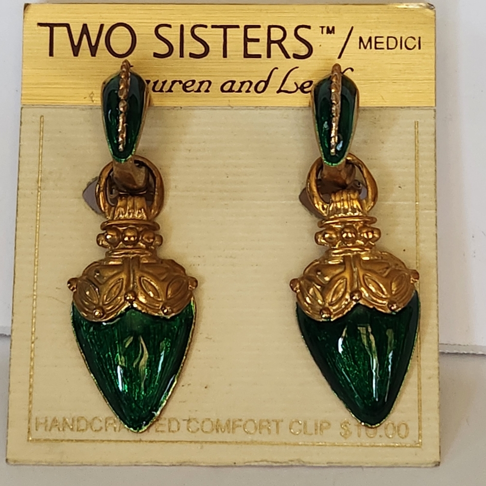 VTG Two Sisters/Medici Lauren & Leah Goldtone & Green clip on Earrings